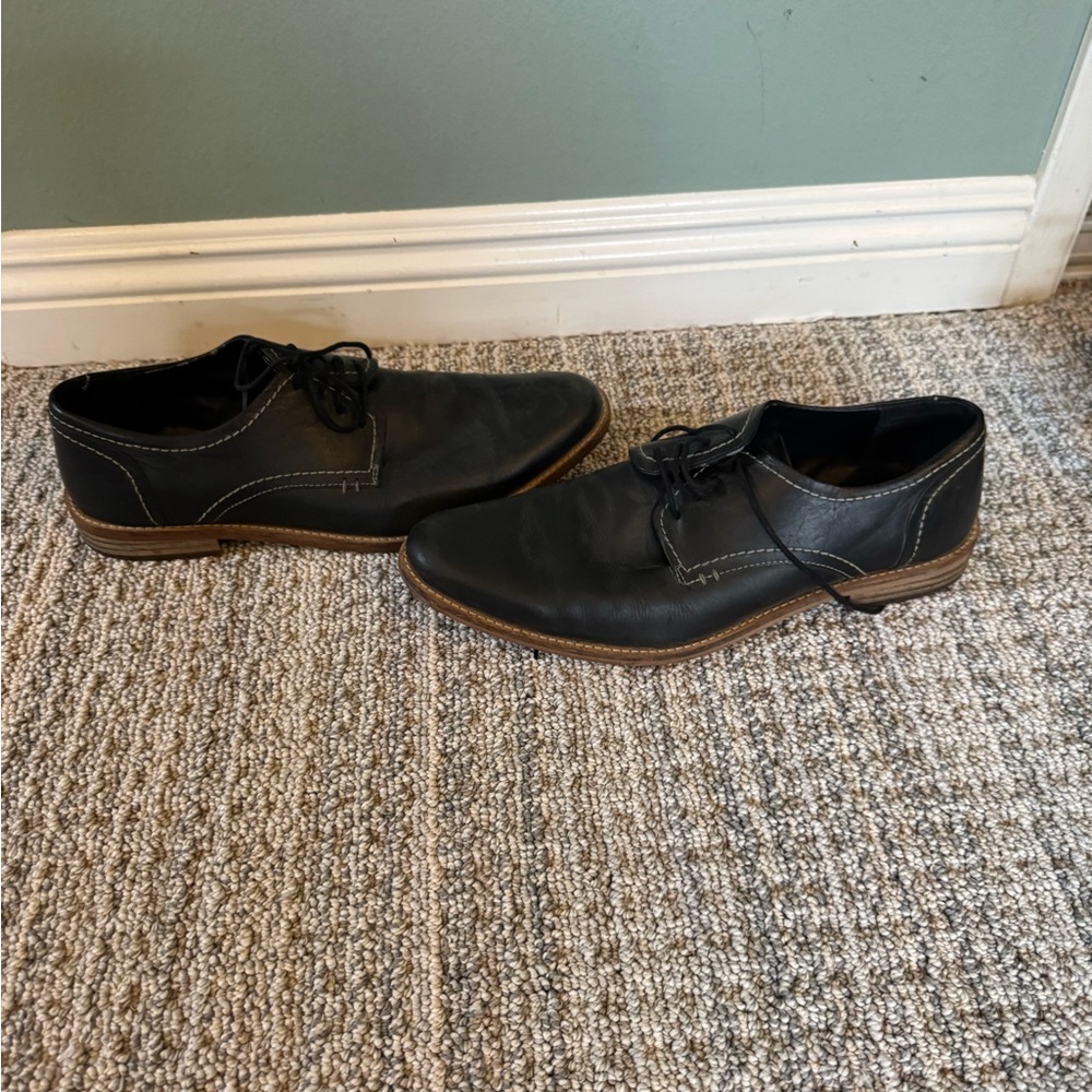 Steve Madden Black Leather Oxfords with Brown Sole